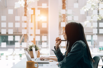 乒乓球拍为什么有腥味